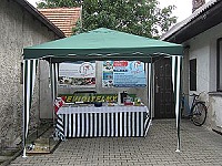 Stánek před obchůdkem ve dnech zákazníků Aquatica PET Centra